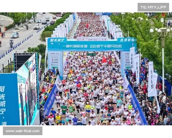 昆明全民健身跑奥运冠军领跑,千名参与者畅享草海生态赛道 昆明全民健身跑奥运冠军领跑,千名参与者畅享草海生态赛道