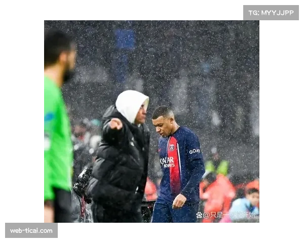 巴黎圣日耳曼主场对阵里昂,姆巴佩复出将考验联赛最佳防线